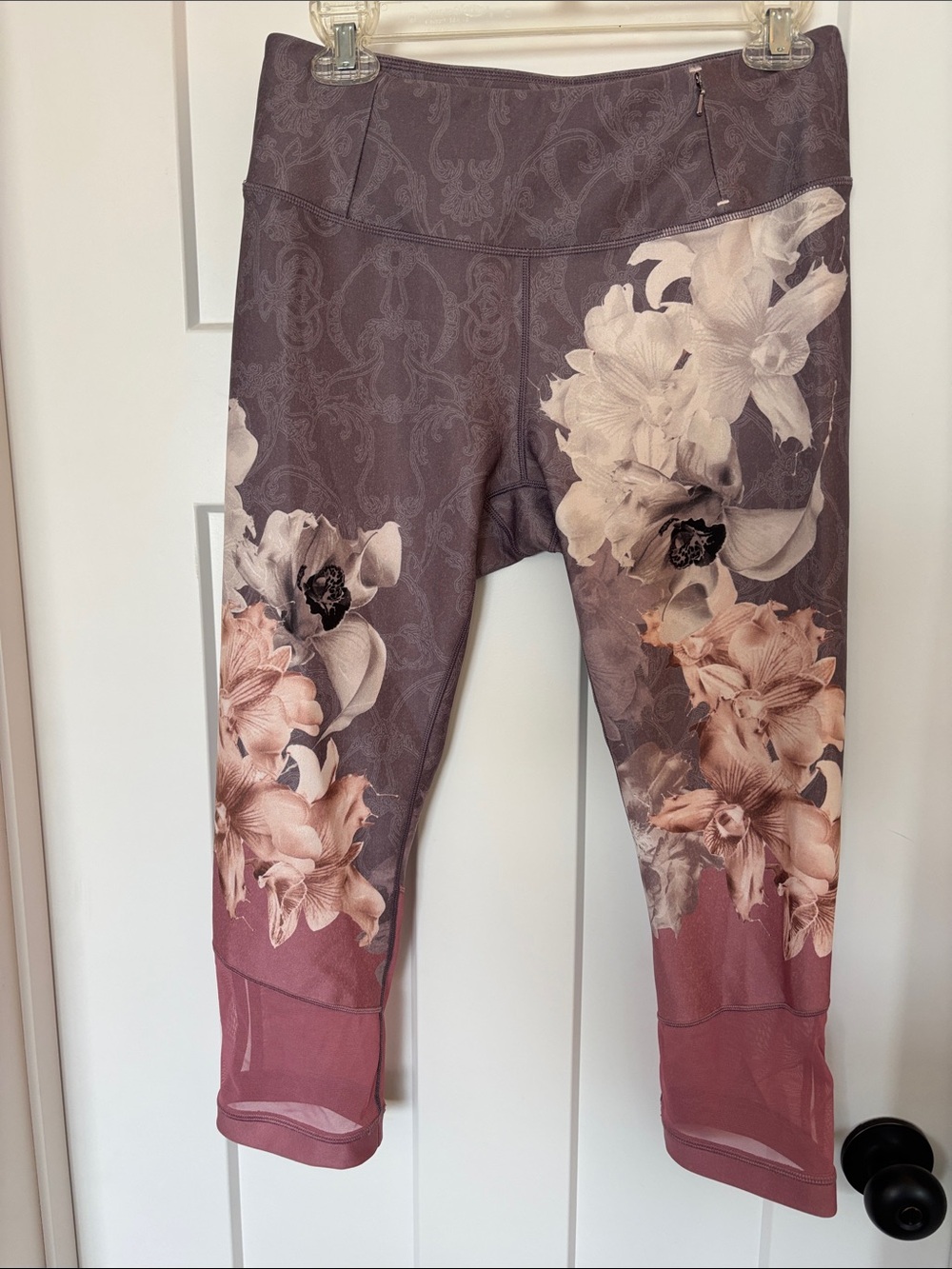 CALIA by Carrie Underwood Mauve Floral Capris